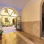 Rome As You Feel - Santamaura Vatican Apartment